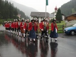 Tag_der_Blasmusik-Einmarsch_bei_Regen2.jpg